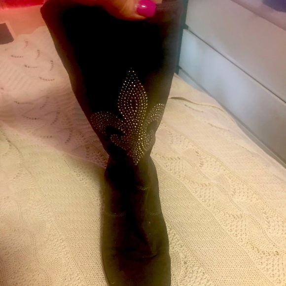 4 pair of size 10 boots; 2 are over knee. $15 each or $50 for the 4 pair. - Picture 1 of 9